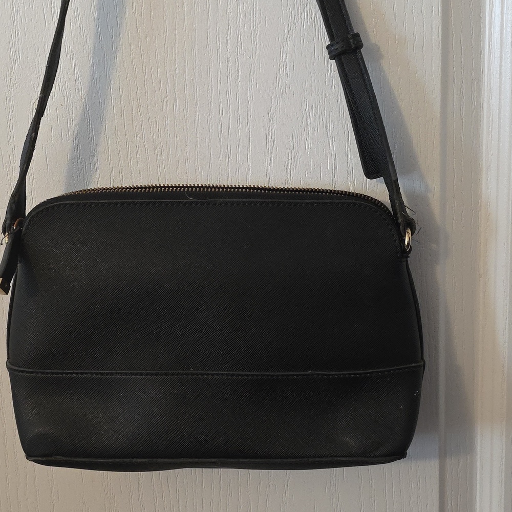CALVIN KLEIN BLACK CROSSBODY SHOULDER BAG WITH GOLD ACCENT - Picture 2 of 3